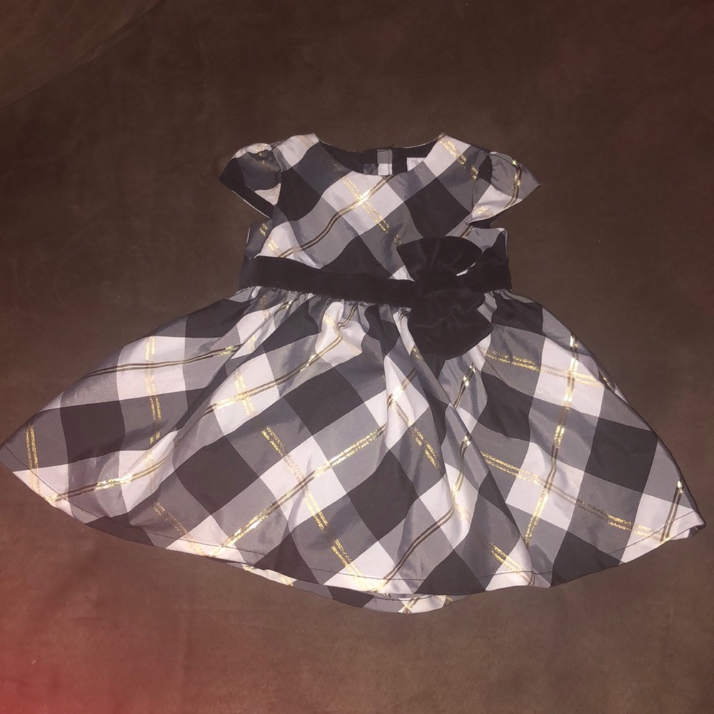 Beautiful Black/white dress with a beautiful bow